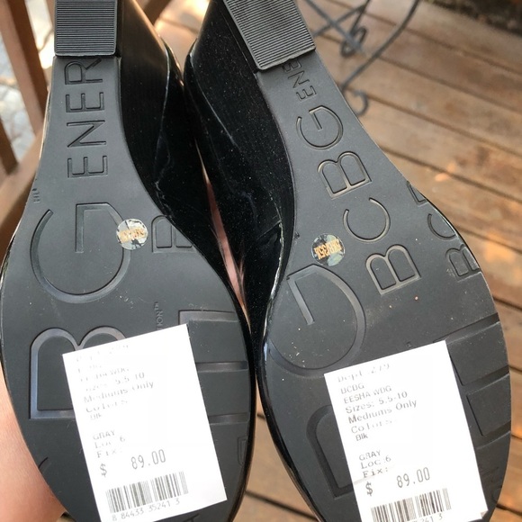 New BCBG Black Patent Leather Wedges 5.5 - Picture 3 of 4